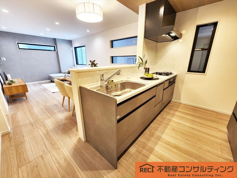 神戸市灘区篠原南町４丁目　新築戸建　A号地のキッチン|駐車２台可能