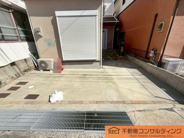 神戸市灘区国玉通1丁目　中古戸建の駐車場