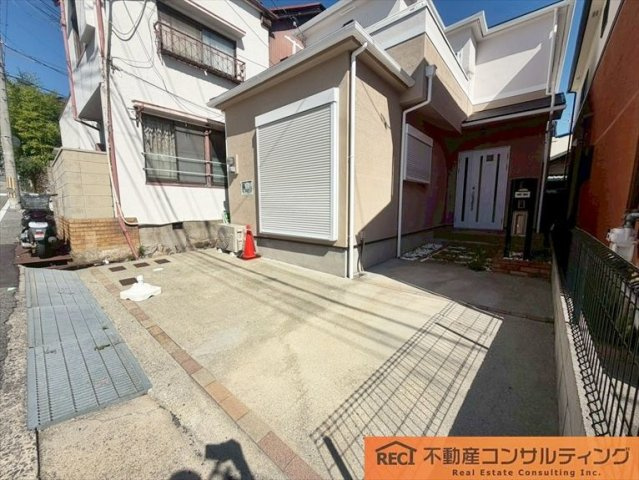 神戸市灘区国玉通1丁目　中古戸建の駐車場