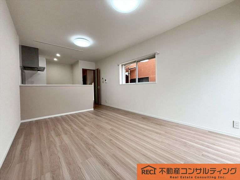 神戸市灘区国玉通1丁目　中古戸建の居間・リビング|外壁・屋根塗装も実施済み！