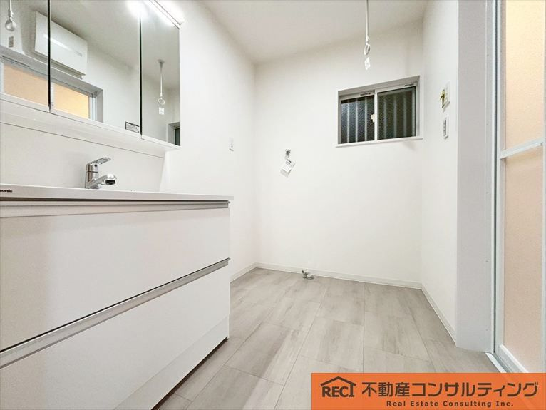 神戸市灘区国玉通1丁目　中古戸建の独立洗面台