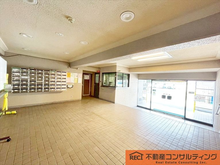 日商岩井夙川マンションのエントランス