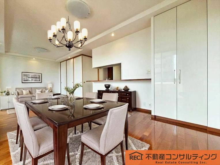 グラン・ブルー王子公園の居間・リビング