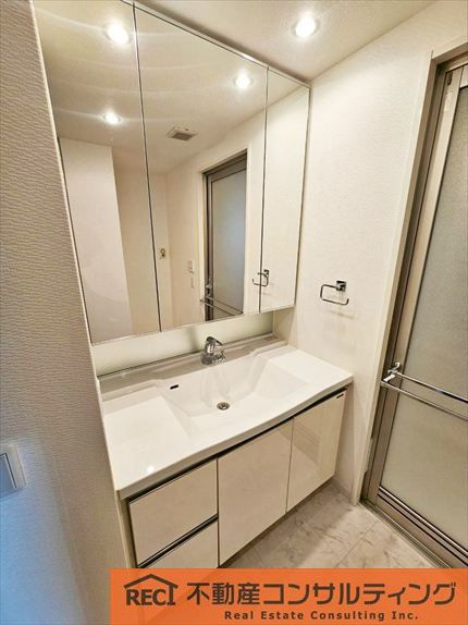 グラン・ブルー王子公園の独立洗面台