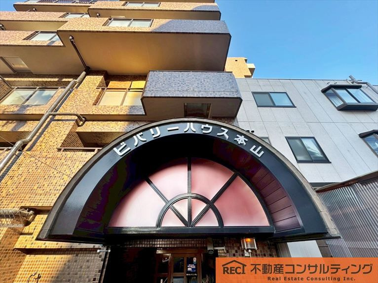 ビバリーハウス本山のエントランス