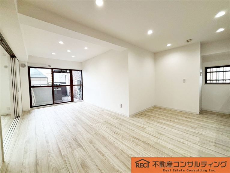 ビバリーハウス本山の居間・リビング