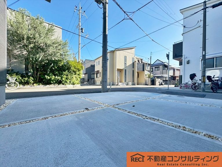 西宮市南甲子園2丁目　新築戸建　1号棟の駐車場