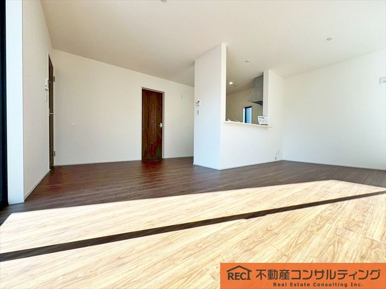 西宮市南甲子園2丁目　新築戸建　1号棟の居間・リビング|広々16.5帖のLDK！