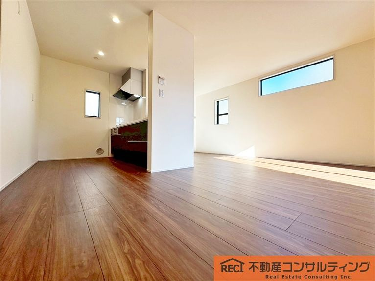 西宮市南甲子園2丁目　新築戸建　1号棟の居間・リビング