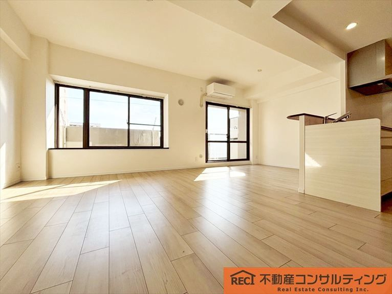 ファミール本山の居間・リビング