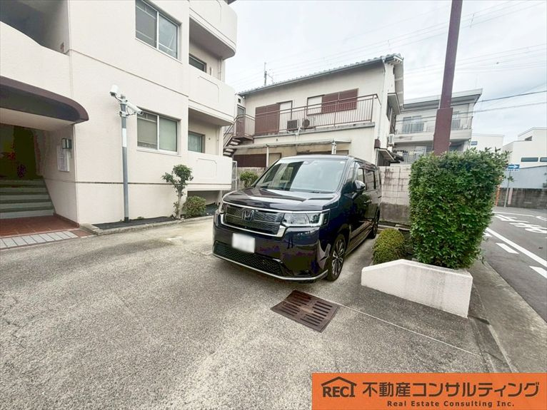 ローズハイツ西宮宮前町1号棟の駐車場