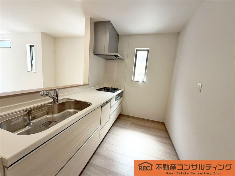 西宮市浜町　新築戸建　1号棟のキッチン|近隣にはスーパー多数あり買い物も困りません