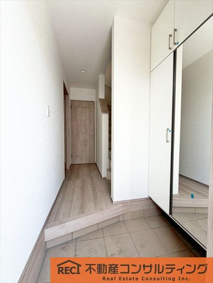 西宮市浜町　新築戸建　1号棟の玄関