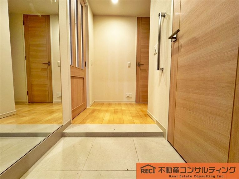 メープル御影山手セレヴィの玄関