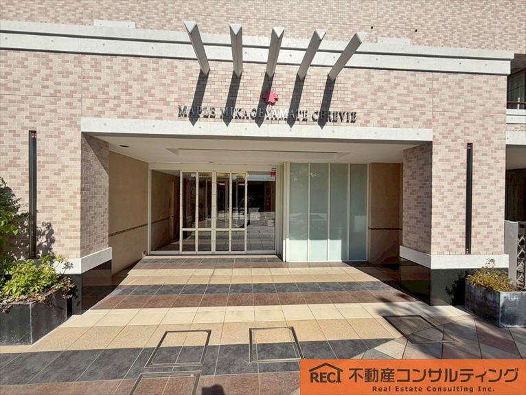 メープル御影山手セレヴィのエントランス
