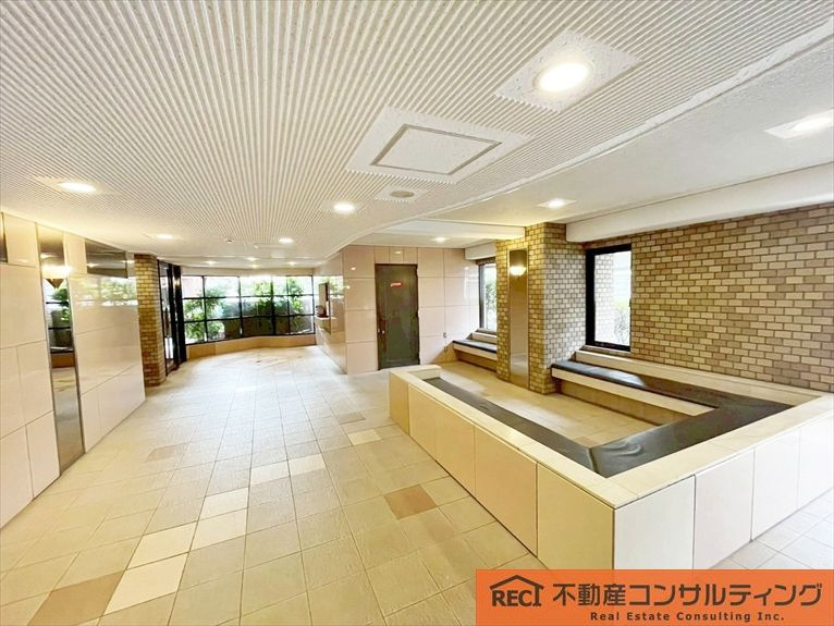 ルネ本山南のエントランス