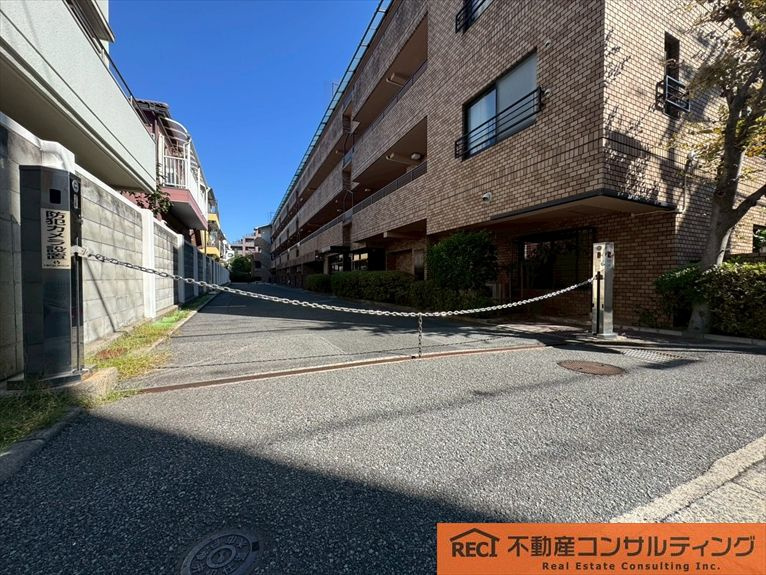 ルネ本山南の駐車場