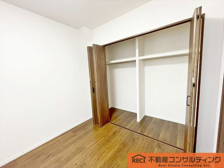 ルネ本山南の洋室