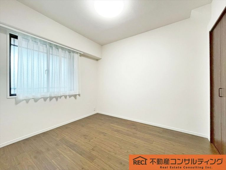 ルネ本山南の洋室