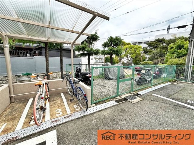 コンドミニアム魚崎の駐車場