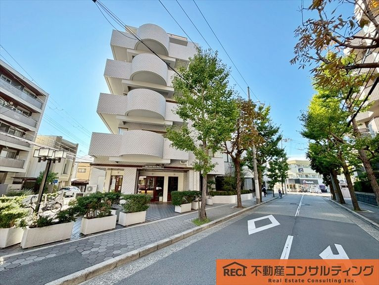 ライオンズマンション甲子園口二見町の外観