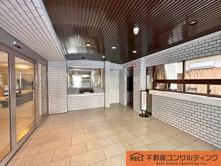 ライオンズマンション甲子園口二見町のエントランス