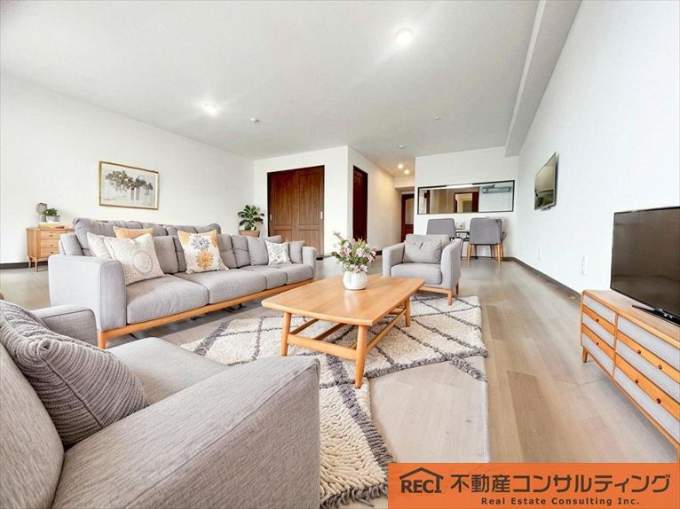 ライオンズマンション甲子園口二見町の居間・リビング|リフォーム済