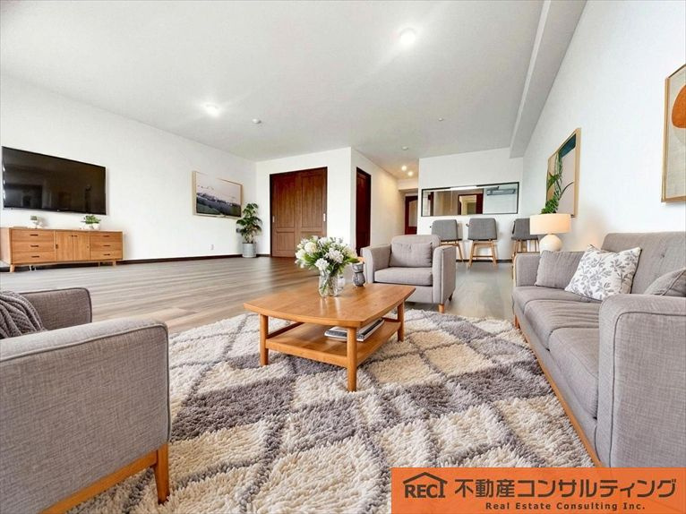 ライオンズマンション甲子園口二見町の洋室|近くにスーパーがあります