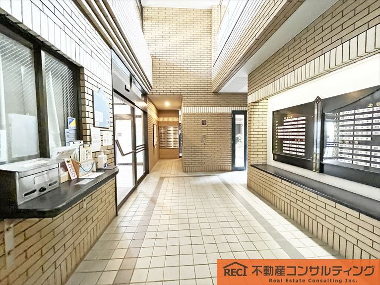 ジークレフ高羽二番館のエントランス