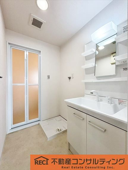 プリオーレ夙川さくら道の独立洗面台|三面バルコニーで陽当たり・通風良好！