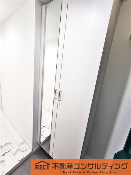 上野ハイツの玄関