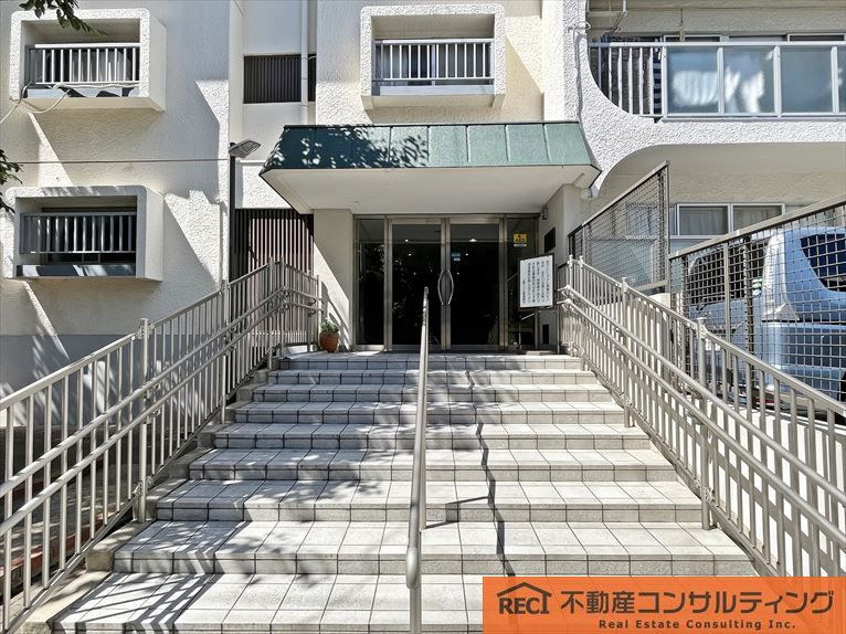 上野ハイツのエントランス