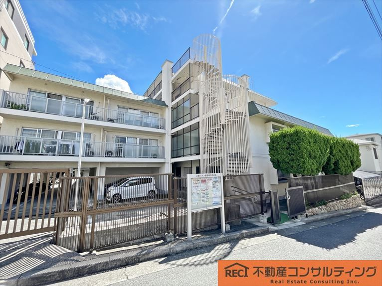 上野ハイツの外観