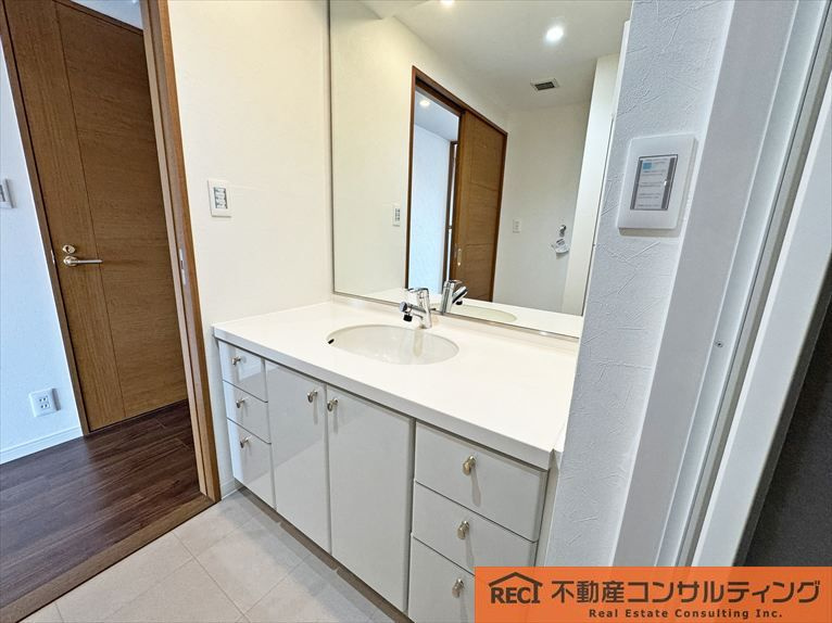 ジークレフ御影山手緑静館の独立洗面台