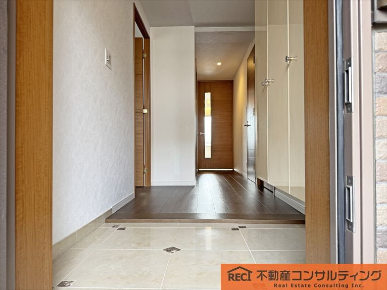 ジークレフ御影山手緑静館の玄関