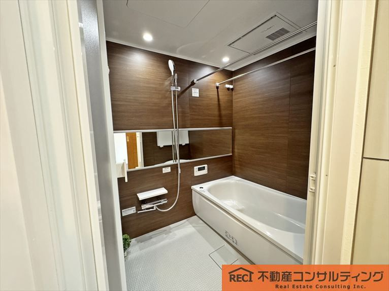 ジークレフ御影山手緑静館の浴室|南東向き陽当たり良好