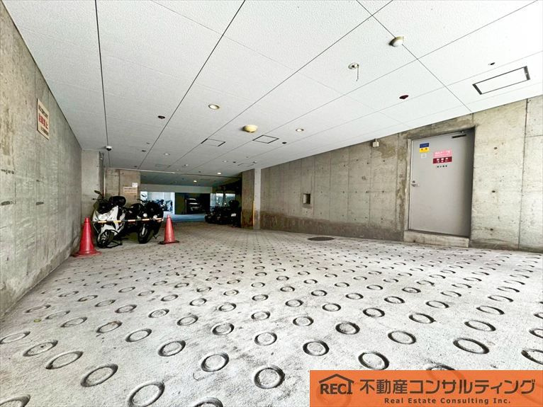 ミオス西灘の駐車場