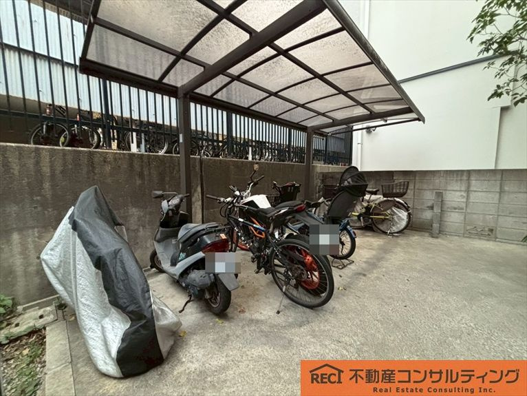 ライオンズマンション御影の駐車場