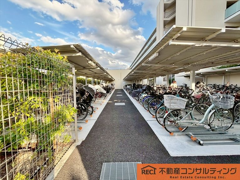 ローレルコート西宮甲子園の駐車場
