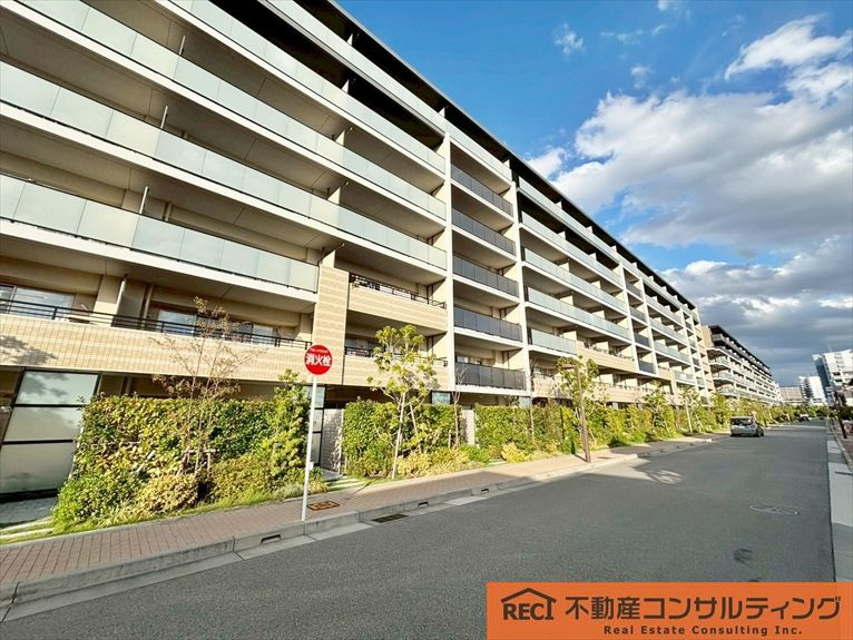 ローレルコート西宮甲子園の外観