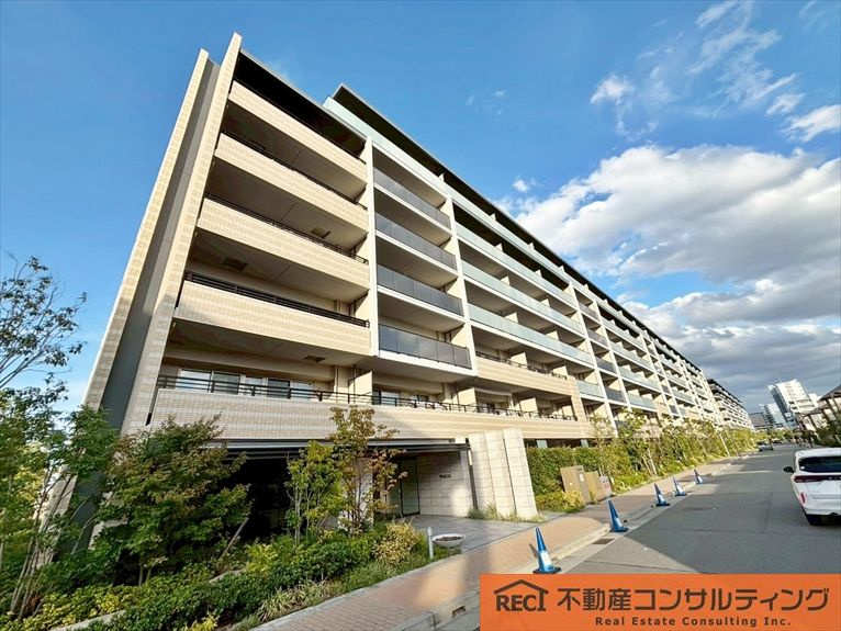 ローレルコート西宮甲子園の外観