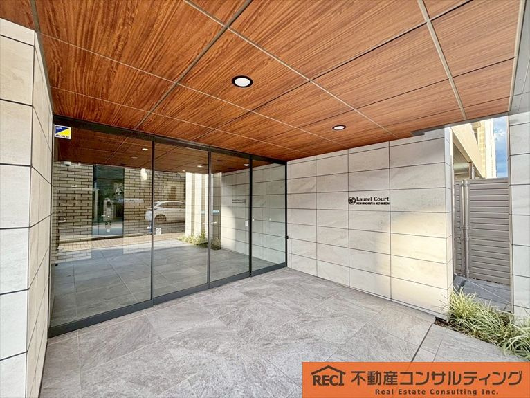 ローレルコート西宮甲子園のエントランス
