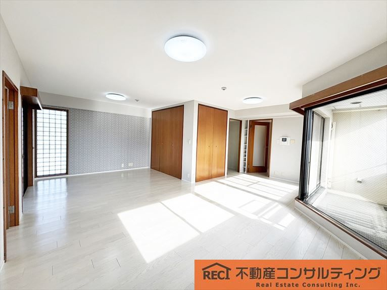 パレ・シェール苦楽園北夙川通りの居間・リビング|三方角部屋