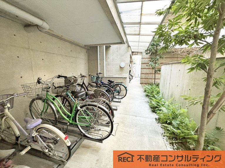 パレ・シェール苦楽園北夙川通りの駐車場