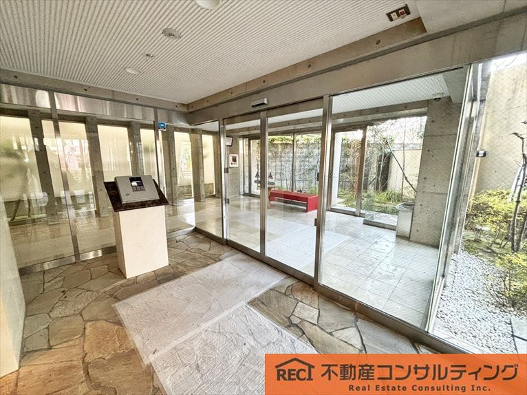 パレ・シェール苦楽園北夙川通りのエントランス