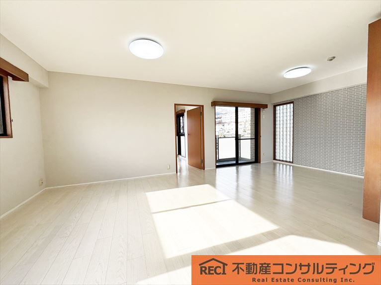 パレ・シェール苦楽園北夙川通りの洋室|明るく陽当たりの良いLDK