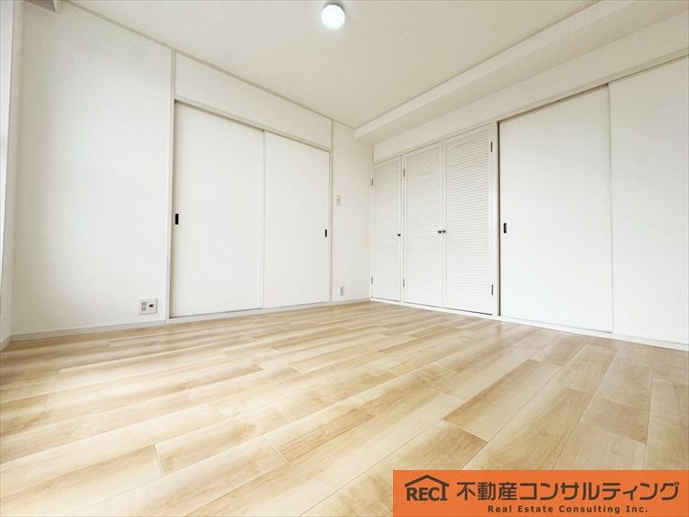 コボリクラスタ西宮北口の寝室|大型商業施設「西宮ガーデンズ」も徒歩圏内