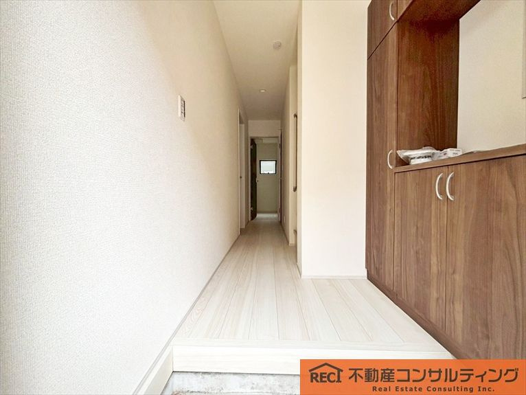 神戸市灘区神ノ木通3丁目　新築戸建　2号棟の玄関