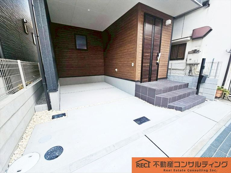 神戸市灘区神ノ木通3丁目　新築戸建　2号棟の駐車場