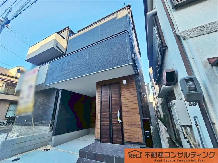 神戸市灘区神ノ木通3丁目　新築戸建　2号棟のエントランス